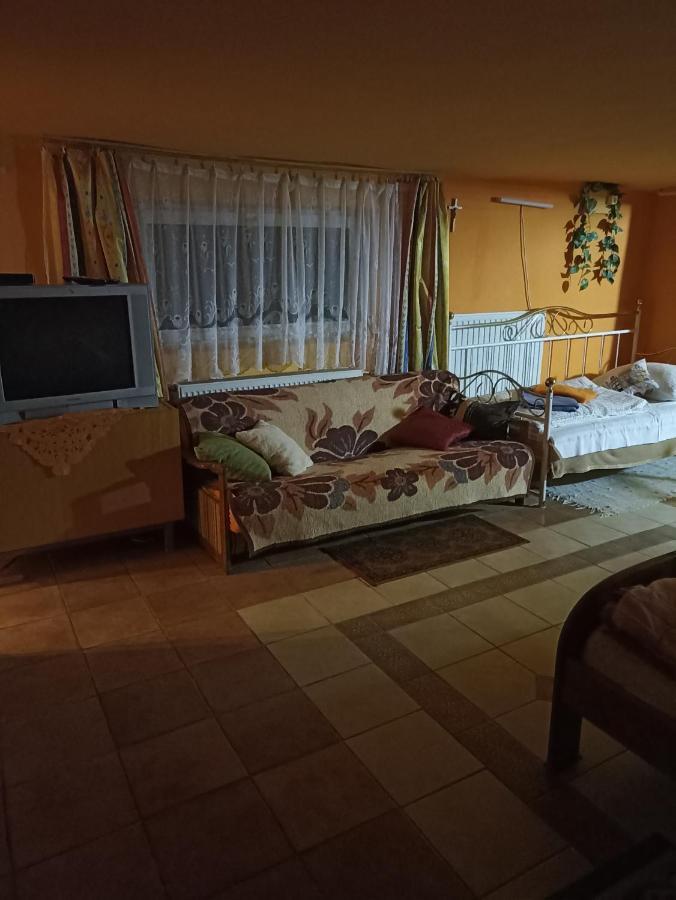 Toth Apartman Telkibánya Exteriör bild
